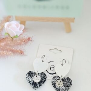 Boucles d'oreilles dormeuse coeur blanc