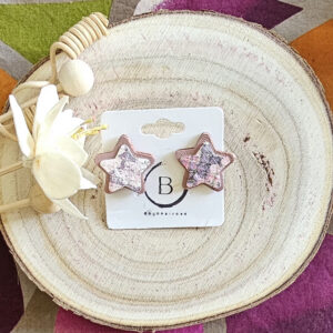 Boucles d'oreilles starlettes en cuir rose (1)