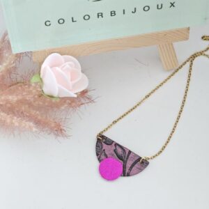 Collier fuschia cuir
