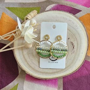 Boucle d'oreilles sunshine en perles de verre vert (1)
