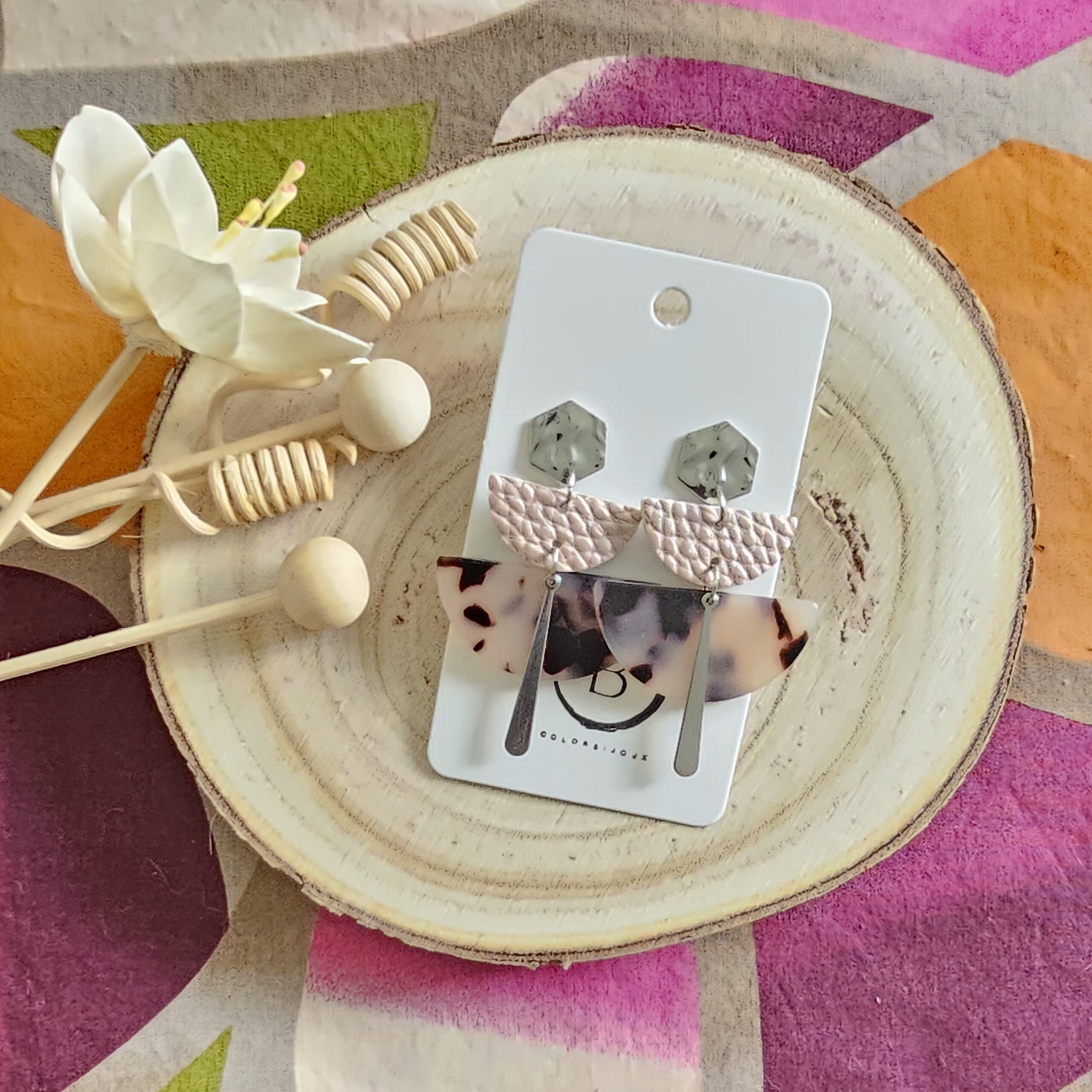 Boucles d'oreilles Charlotte en cuir rose (1)