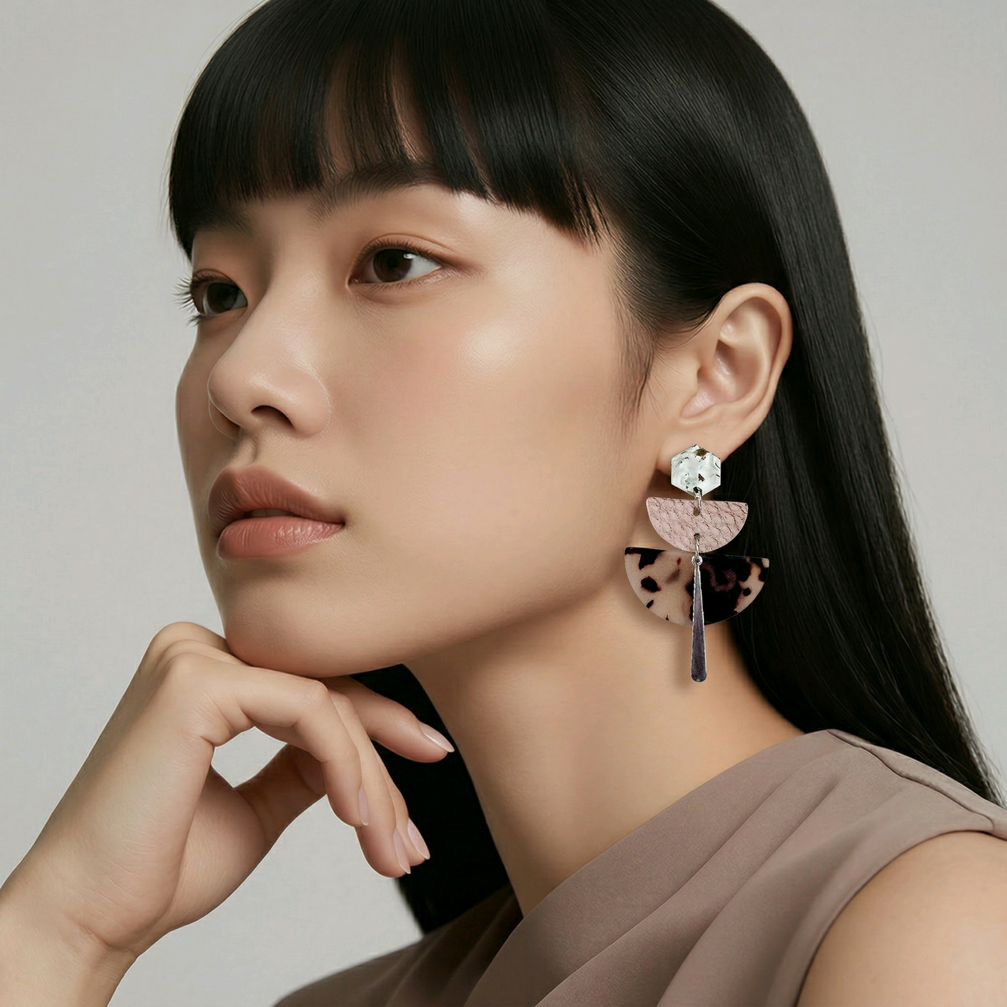 Boucles d'oreilles Charlotte en cuir rose (1)