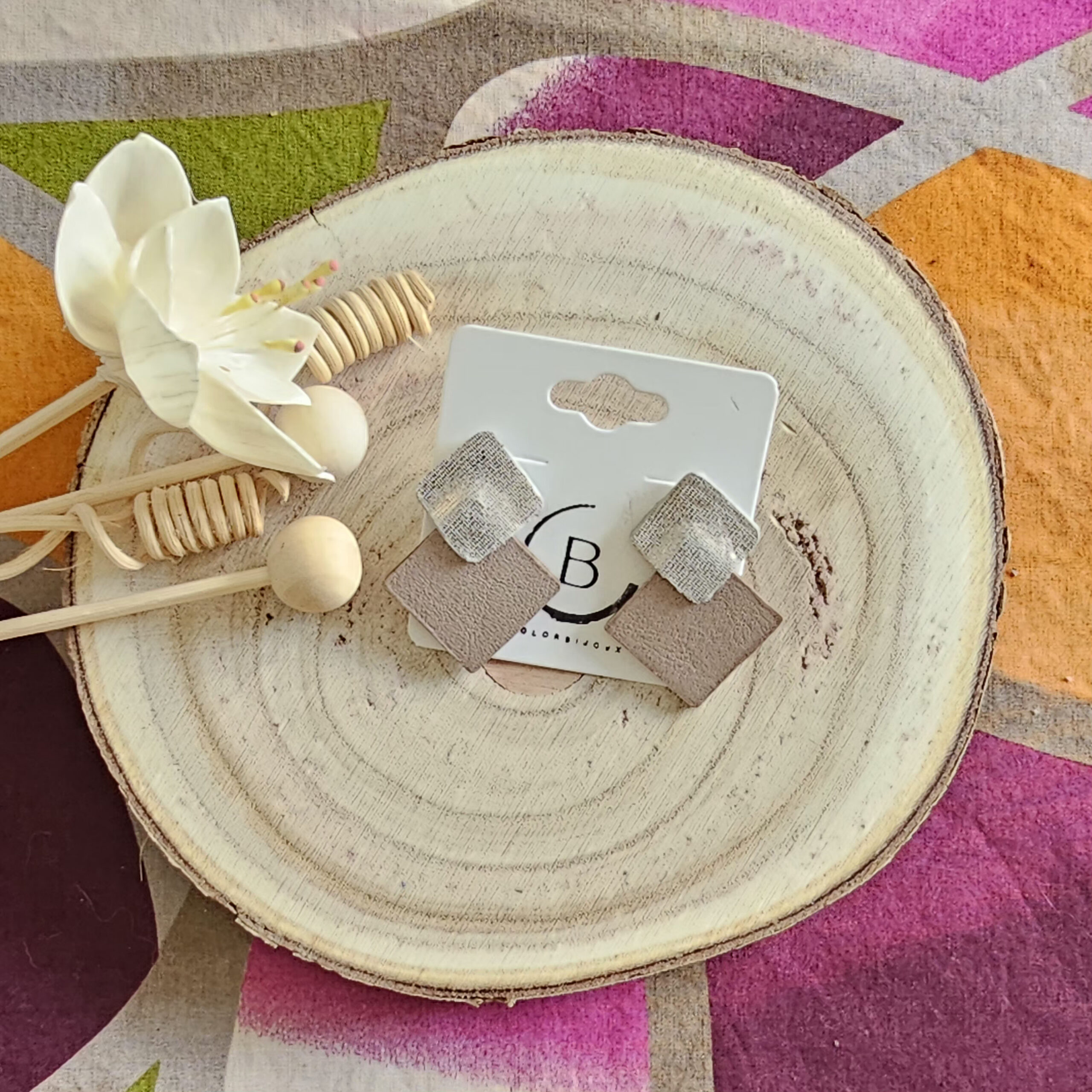 Boucles d'oreilles Chloé en cuir beige (1)