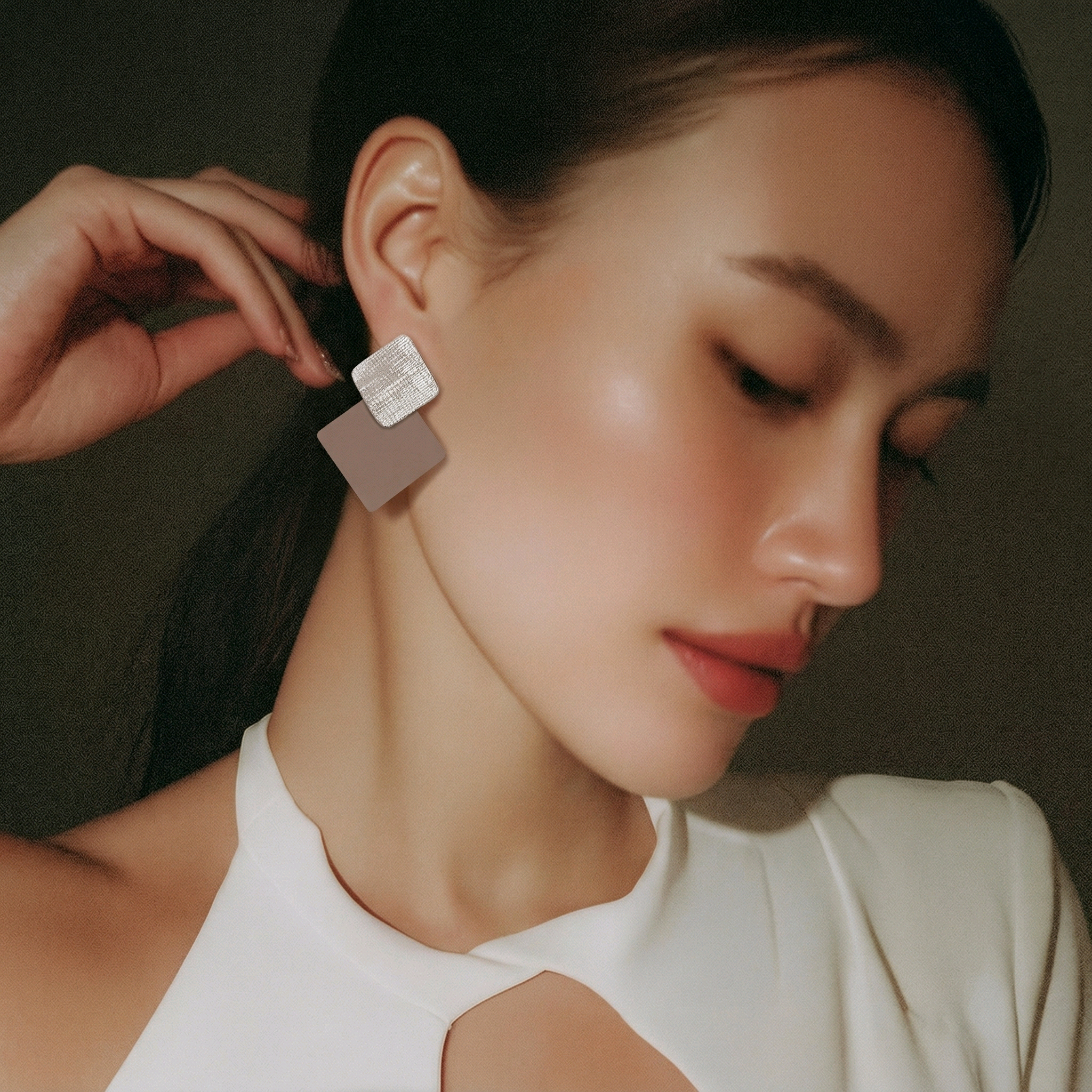 Boucles d'oreilles Chloé en cuir beige (1)