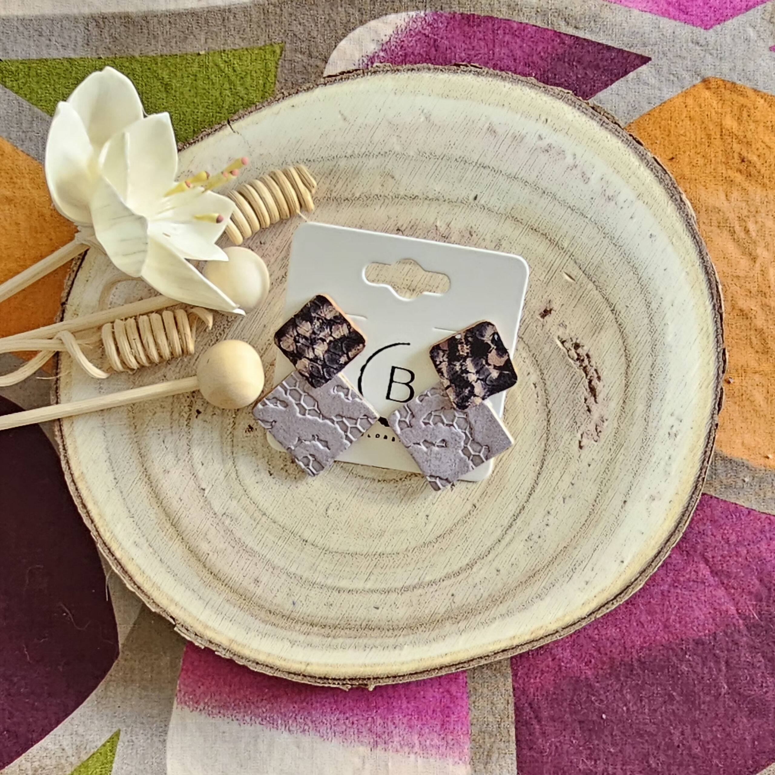 Boucles d'oreilles Chloé en cuir lilas (1)