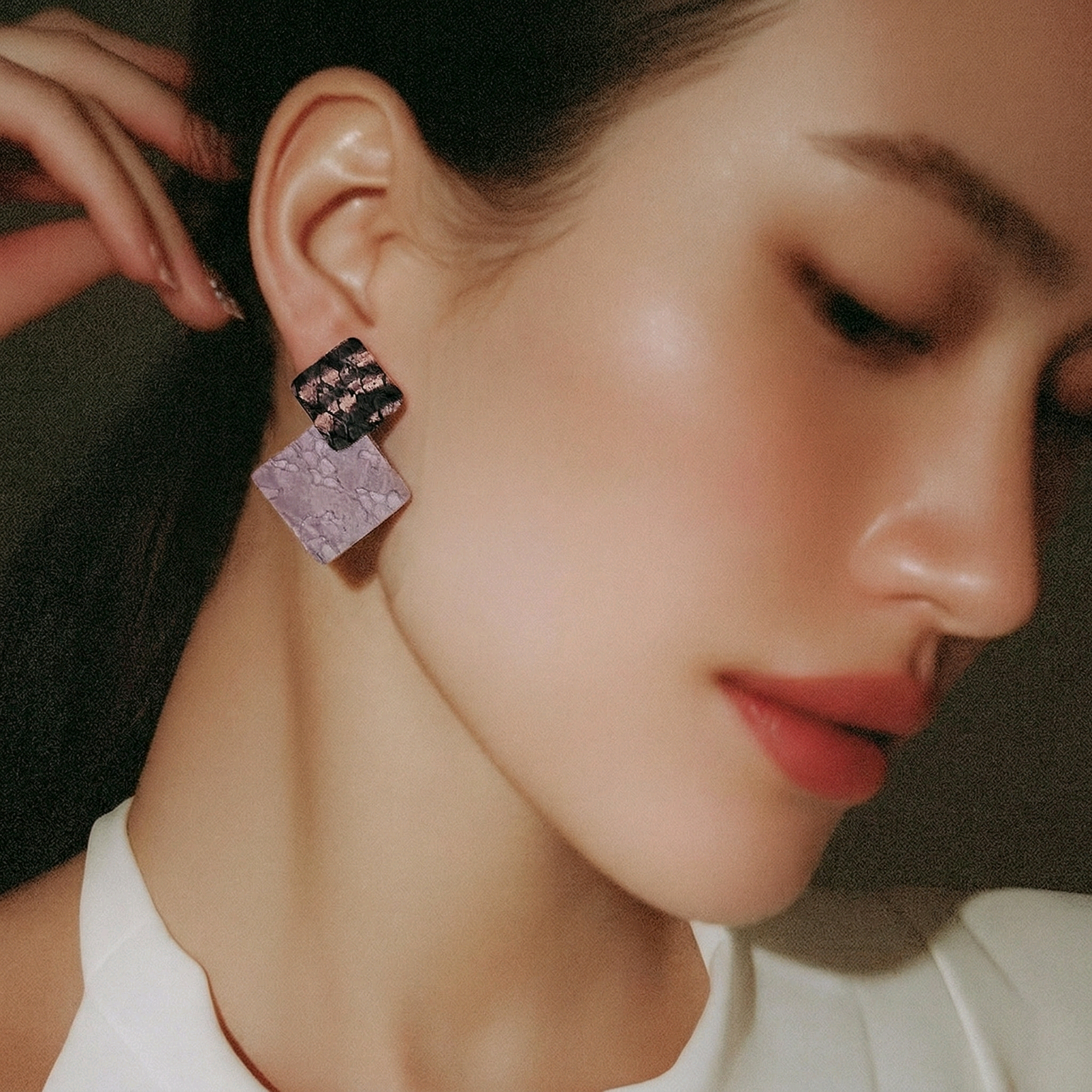 Boucles d'oreilles Chloé en cuir lilas (2)