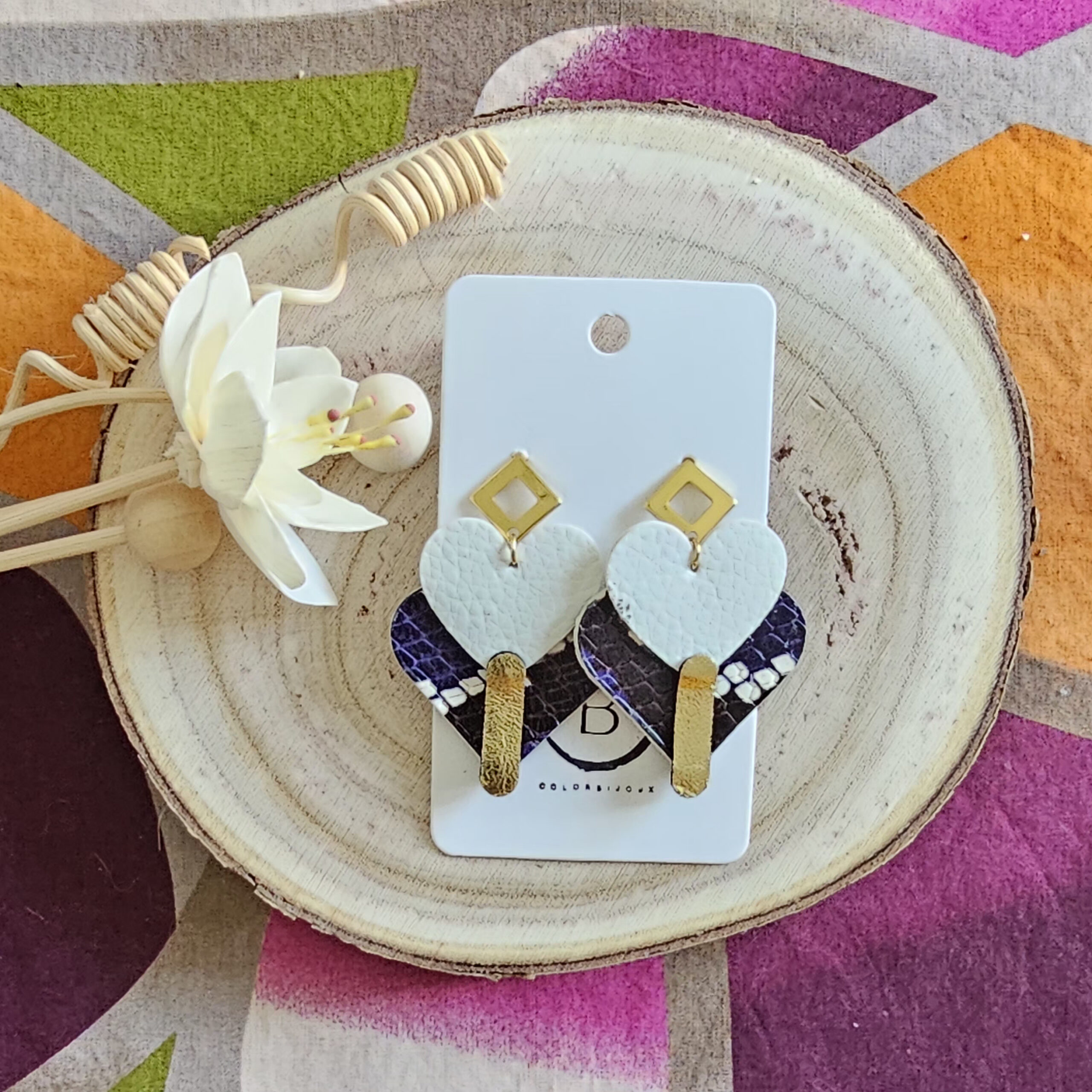 Boucles d'oreilles Diva en cuir blanc bleu (1)