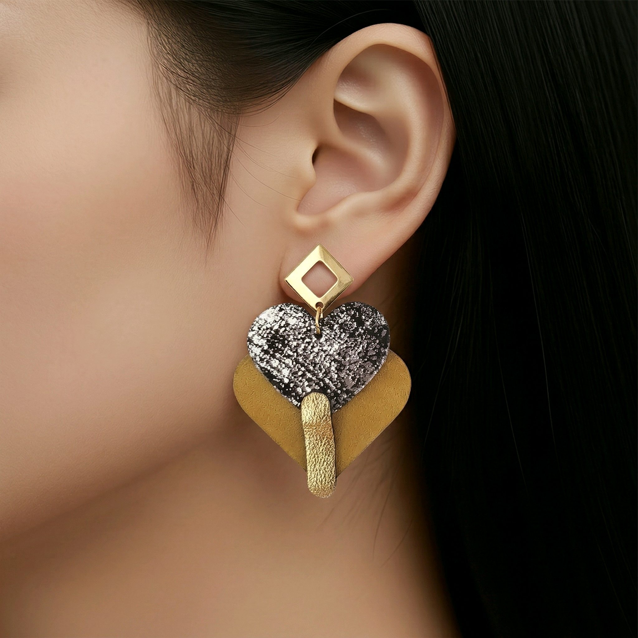 Boucles d'oreilles Diva en cuir doré ocre (1)