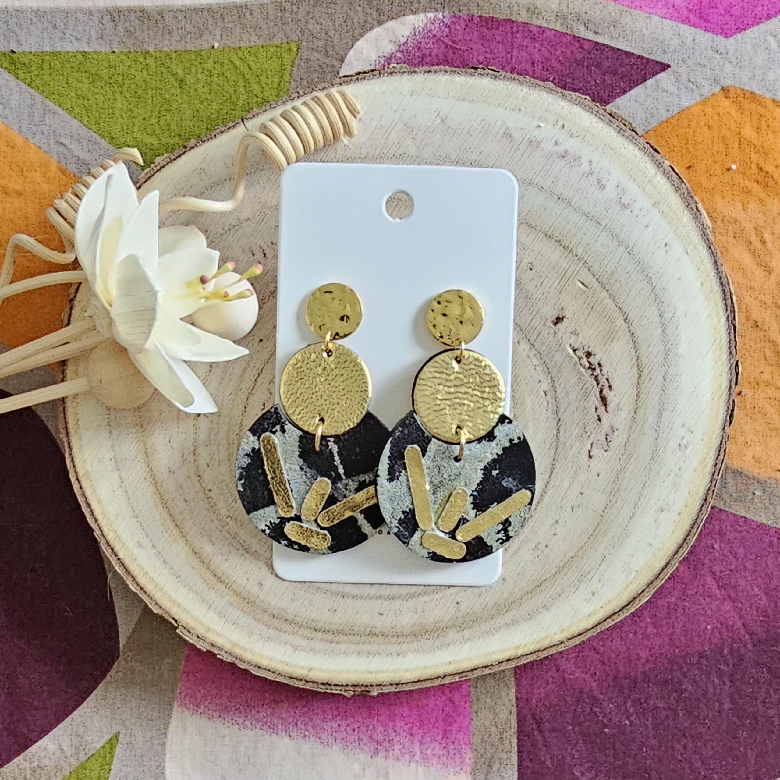 Boucles d'oreilles Eclipse en cuir doré noir (1)