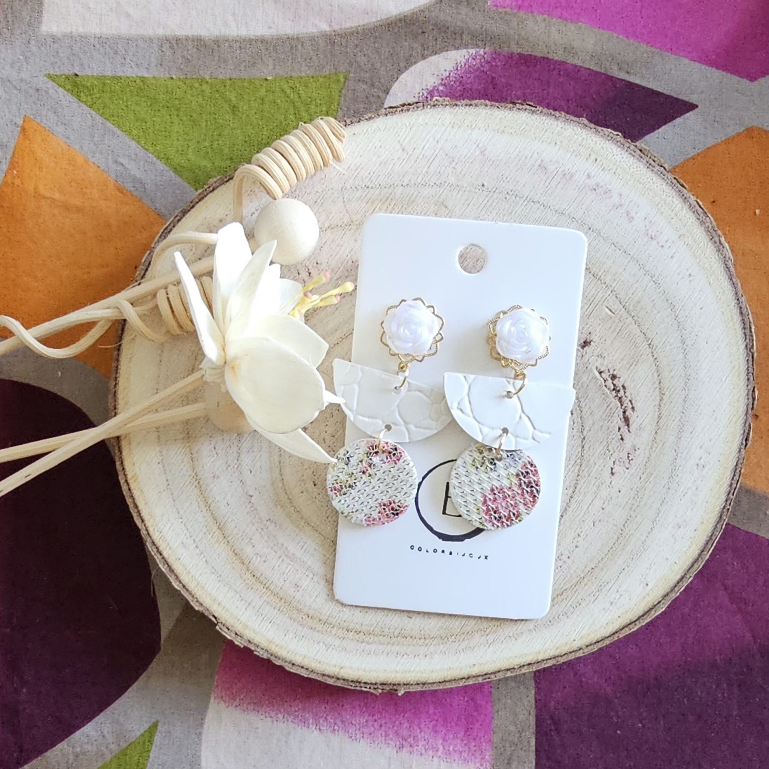 Boucles d'oreilles Fleurette en cuir blanc (1)