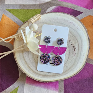 Boucles d'oreilles Fleurette en cuir fuchsia (1)