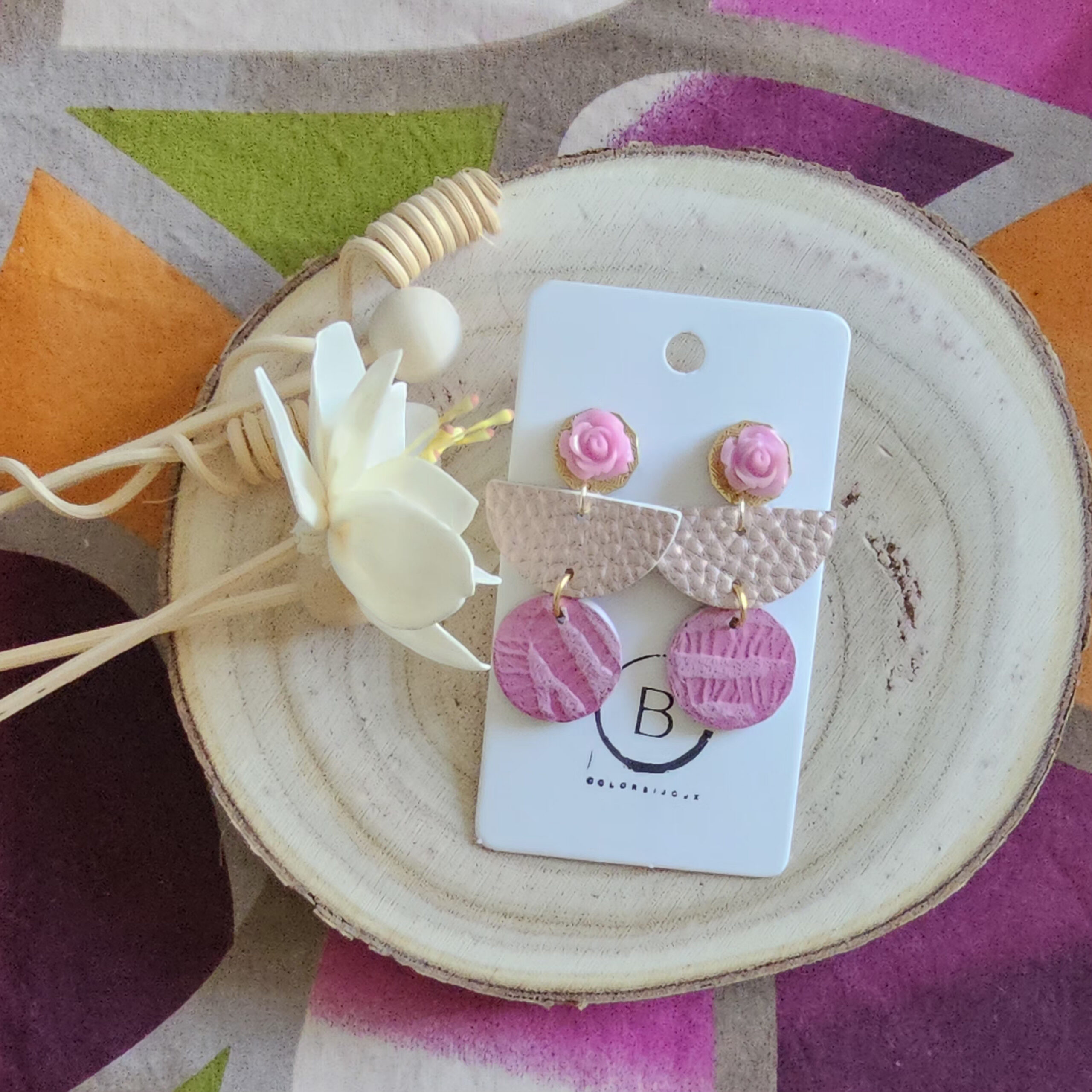 Boucles d'oreilles Fleurette en cuir rose (1)