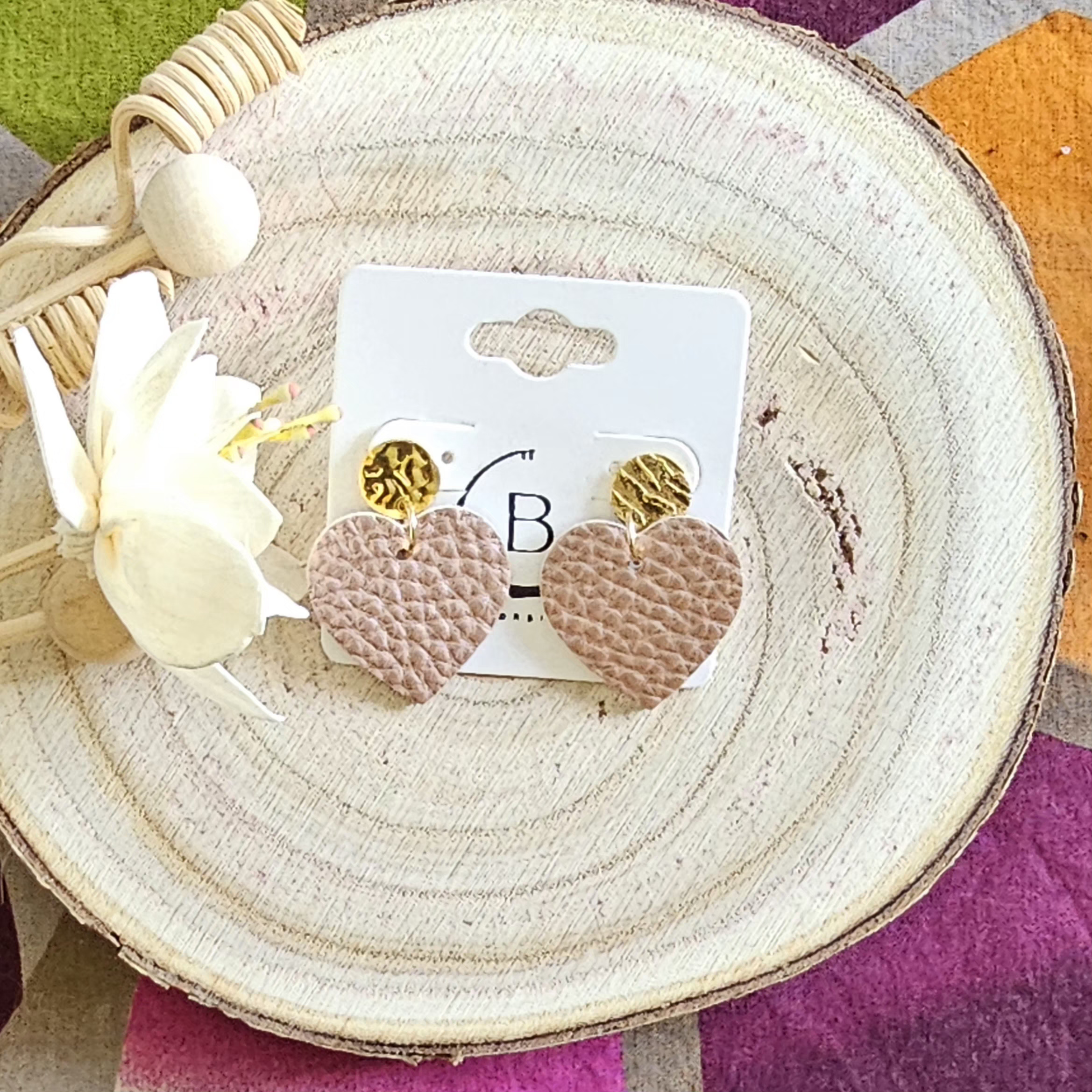 Boucles d'oreilles Girly en cuir rose (1)
