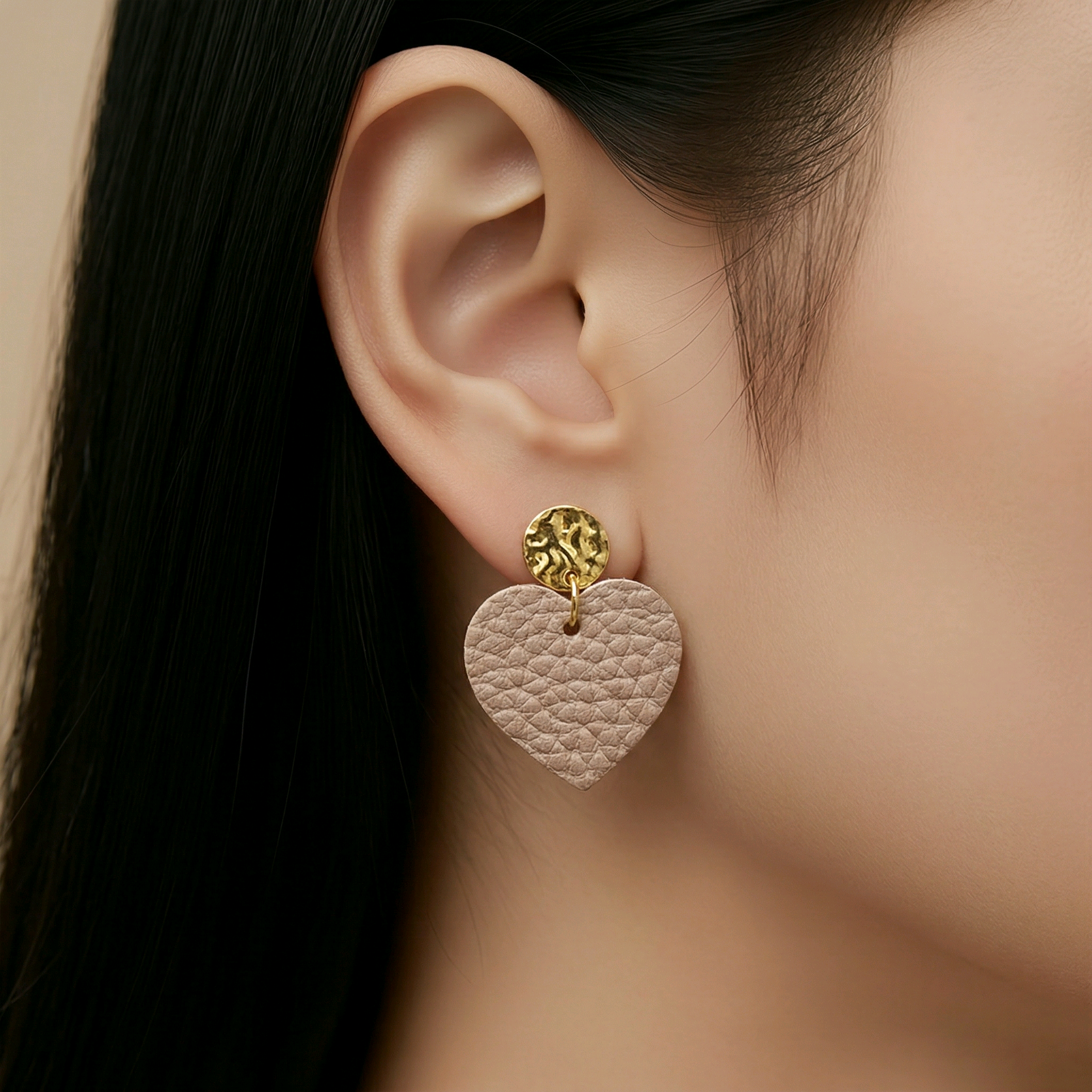 Boucles d'oreilles Girly en cuir rose (1)
