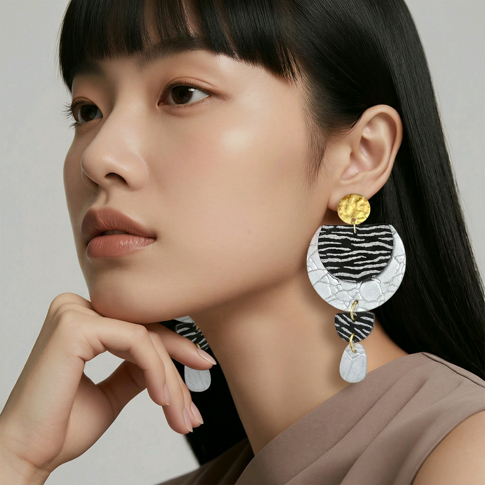 Boucles d'oreilles Glow en cuir argent noir (1)