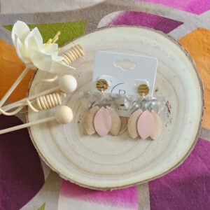 Boucles d'oreilles Lili en cuir rose beige (1)