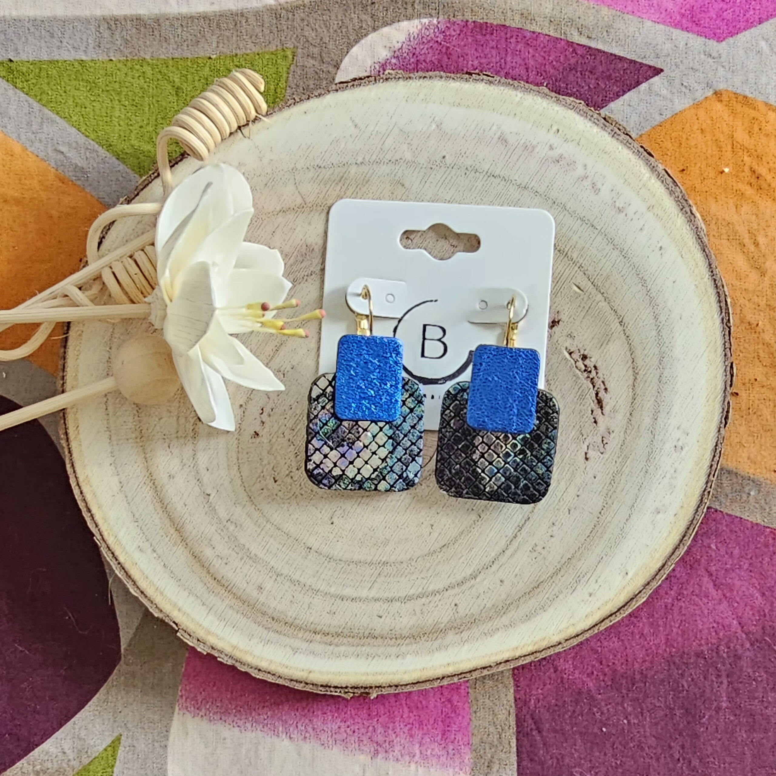 Boucles doreilles Lucy en cuir bleu multicolore (1)