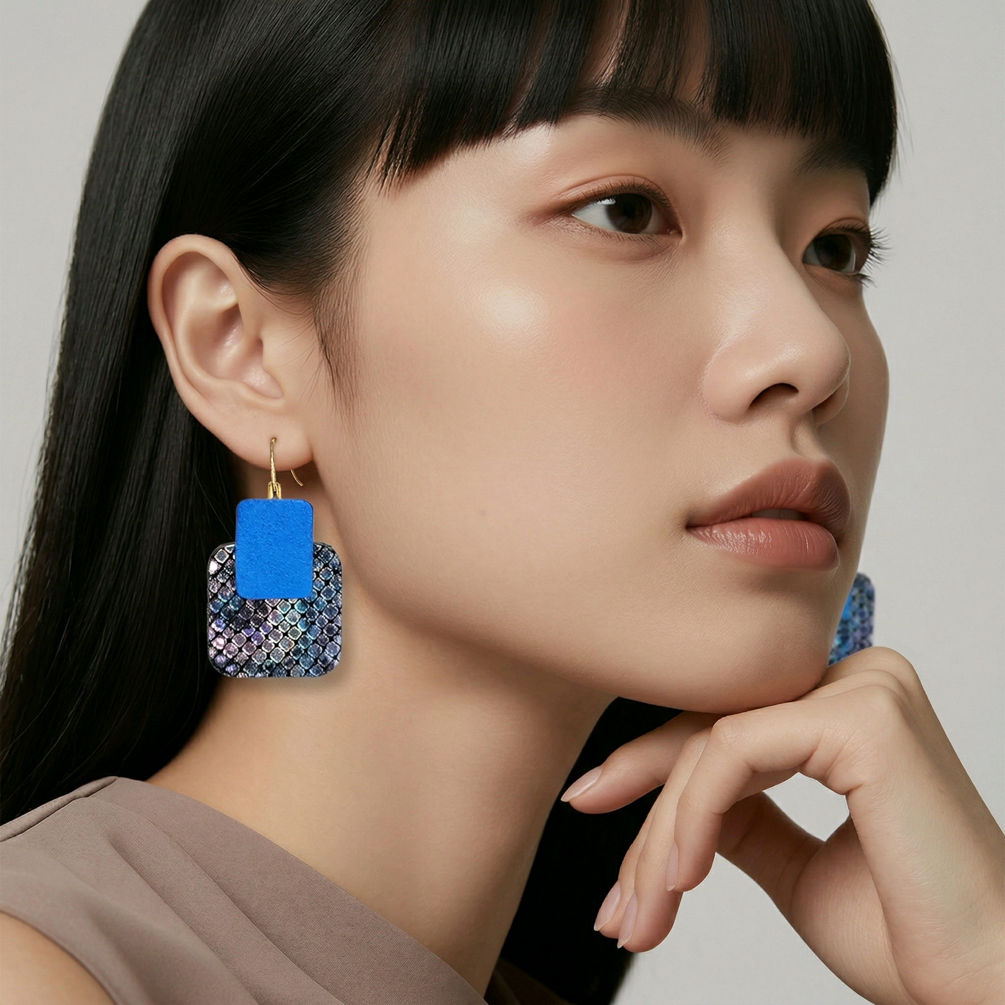 Boucles doreilles Lucy en cuir bleu multicolore (1)