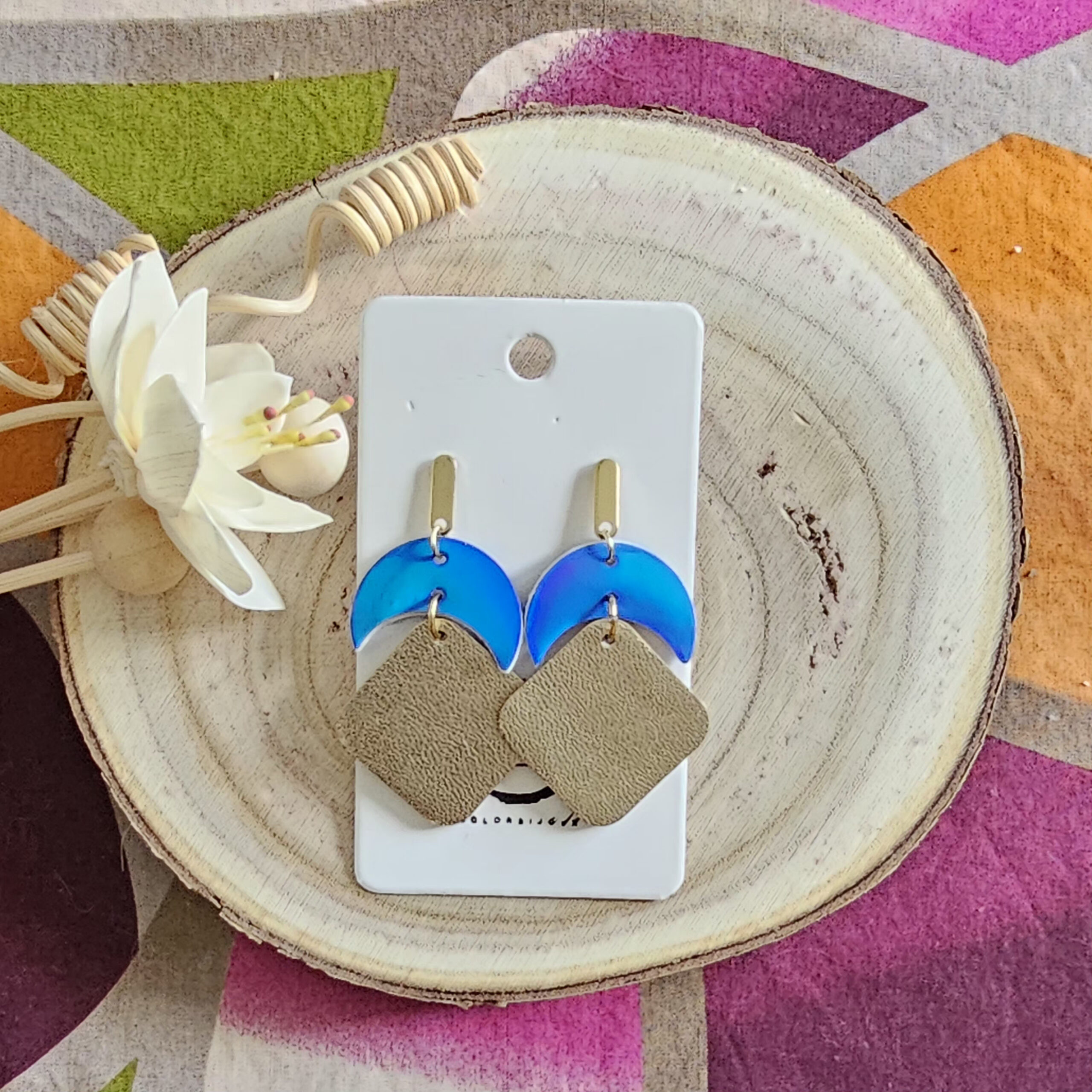Boucles d'oreilles Luna en cuir bleu doré (1)