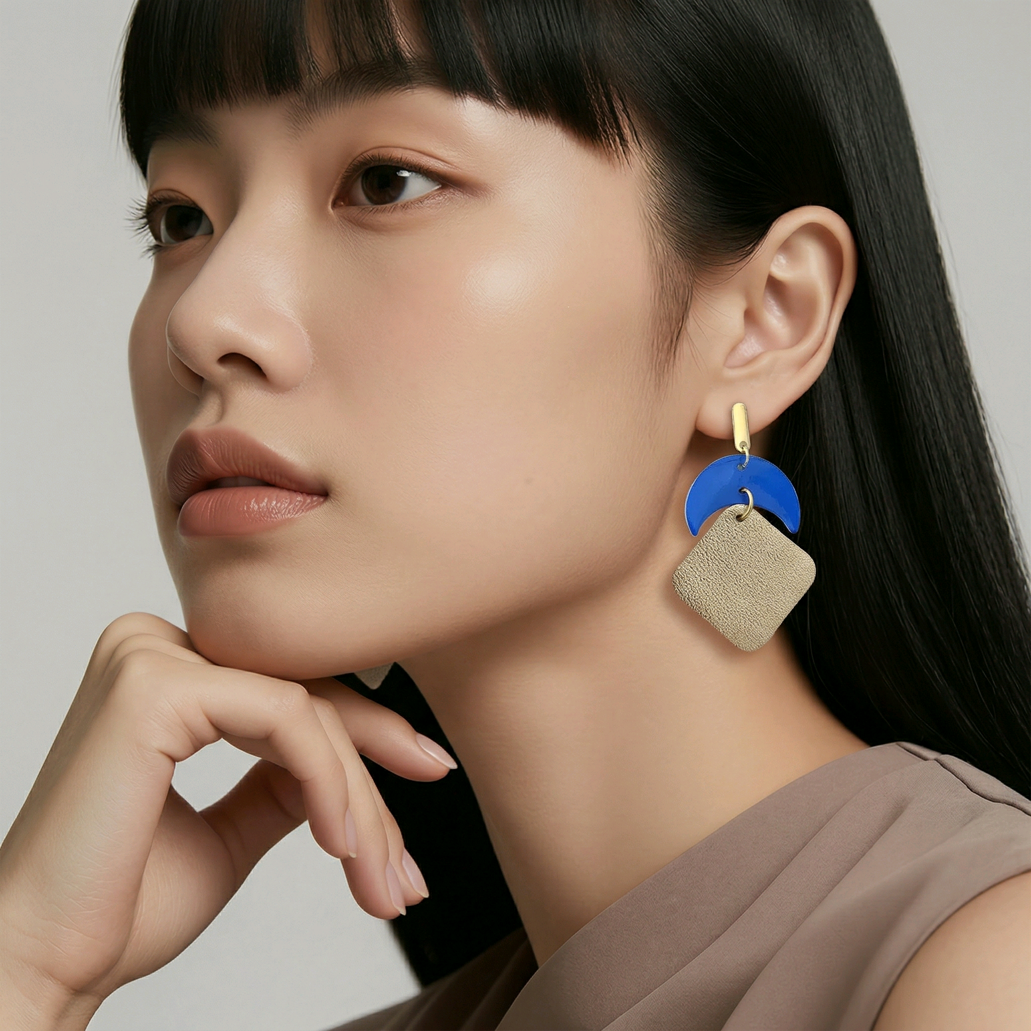 Boucles d'oreilles Luna en cuir bleu doré (1)