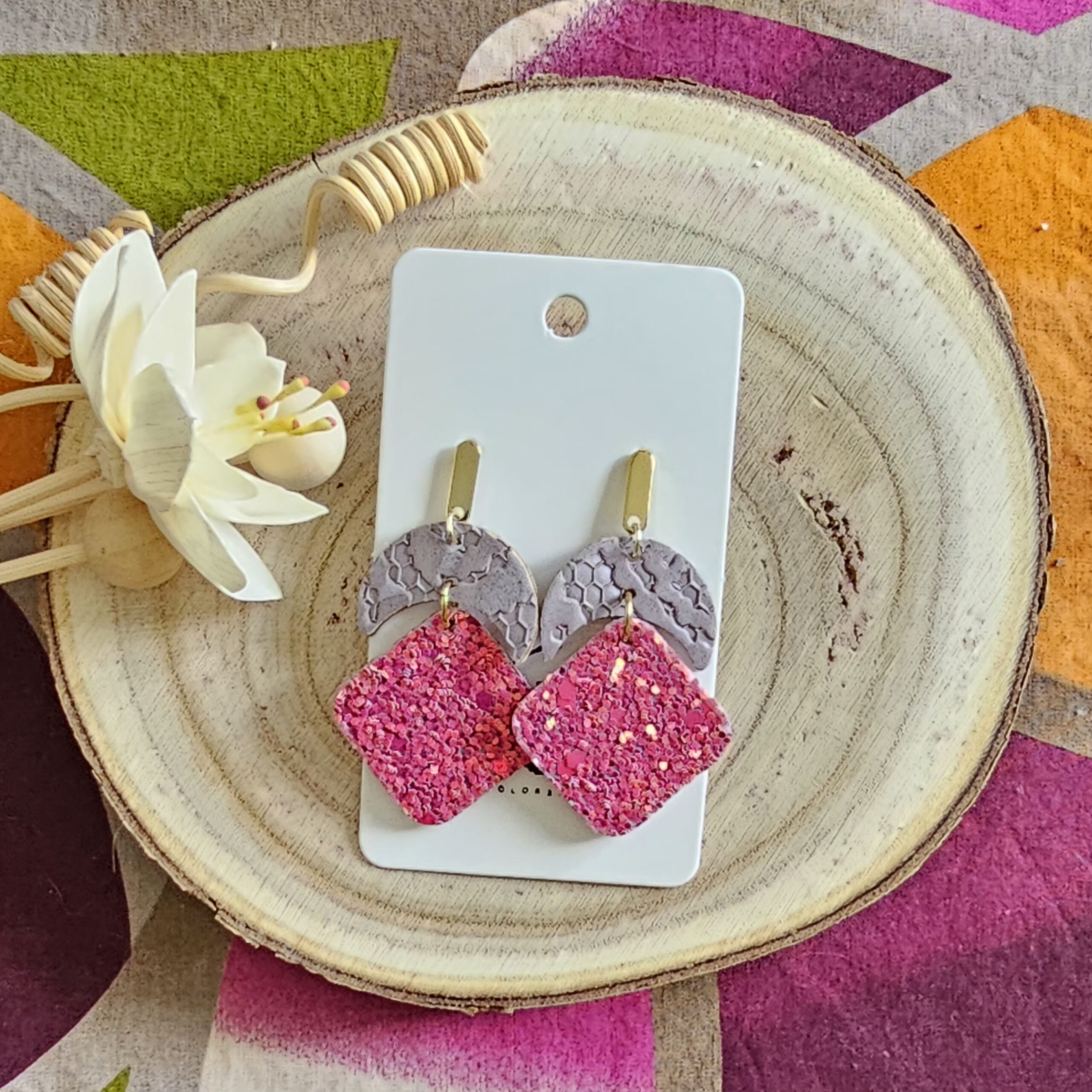 Boucles d'oreilles Luna en cuir lilas rose pailleté (1)