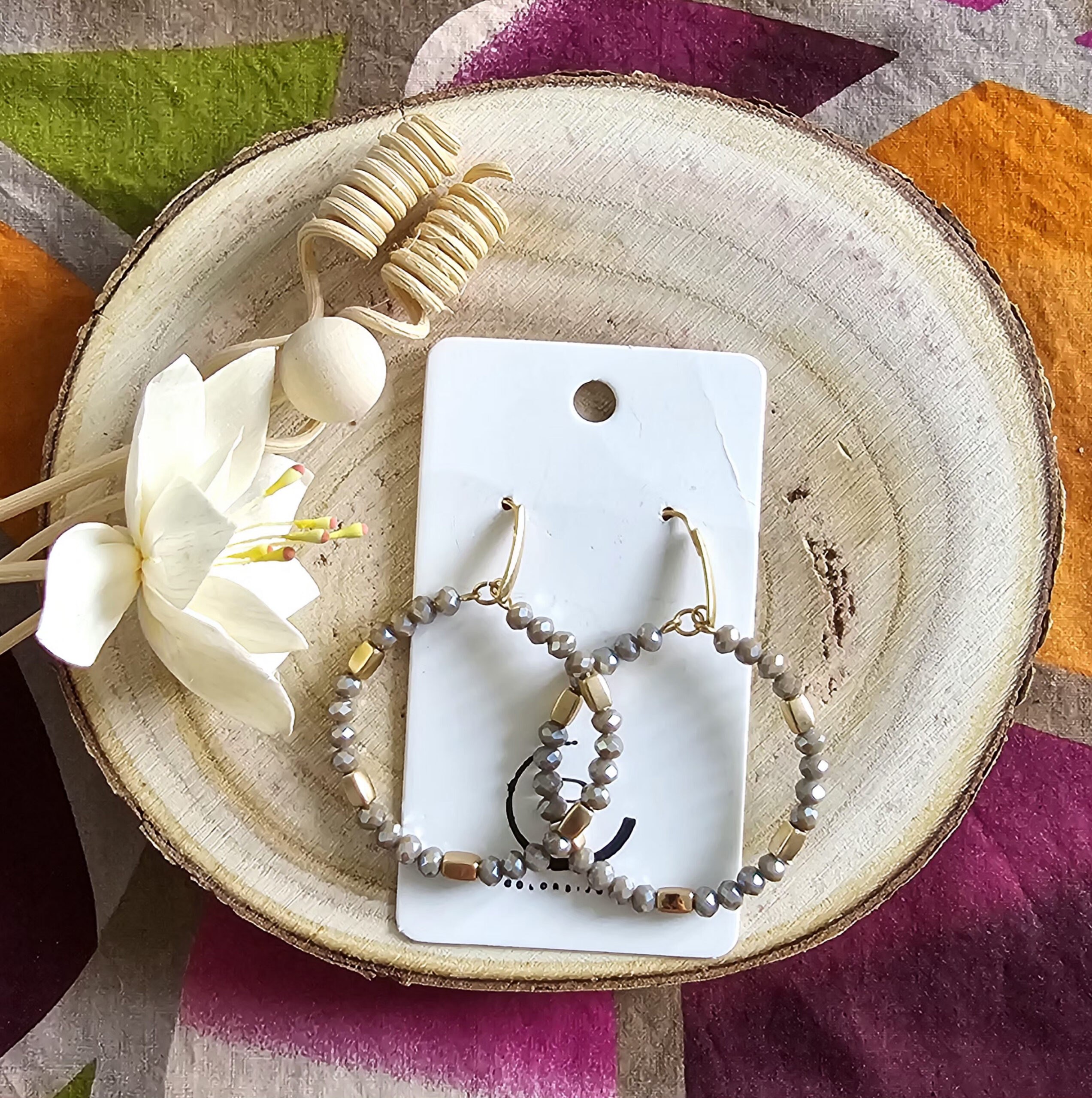 Boucles d'oreilles Mandala en perles de verre gris