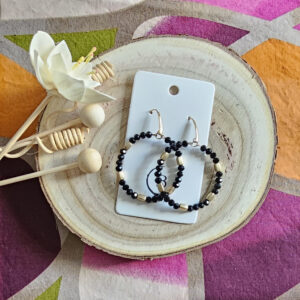 Boucles d'oreilles Mandala en perles de verre noir (1)