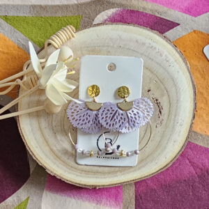 Boucles d'oreilles Nina en perles de verre lilas (1)