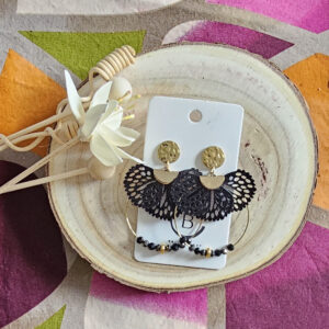 Boucles d'oreilles Nina en perles de verre noir (1)