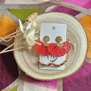 Boucles d'oreilles Nina en perles de verre rouge (1)