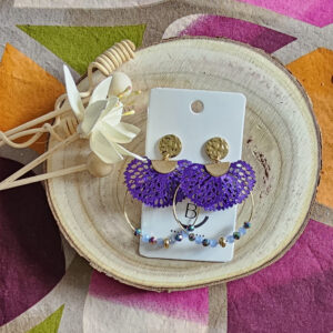 Boucles d'oreilles Nina en perles de verre violet (1)
