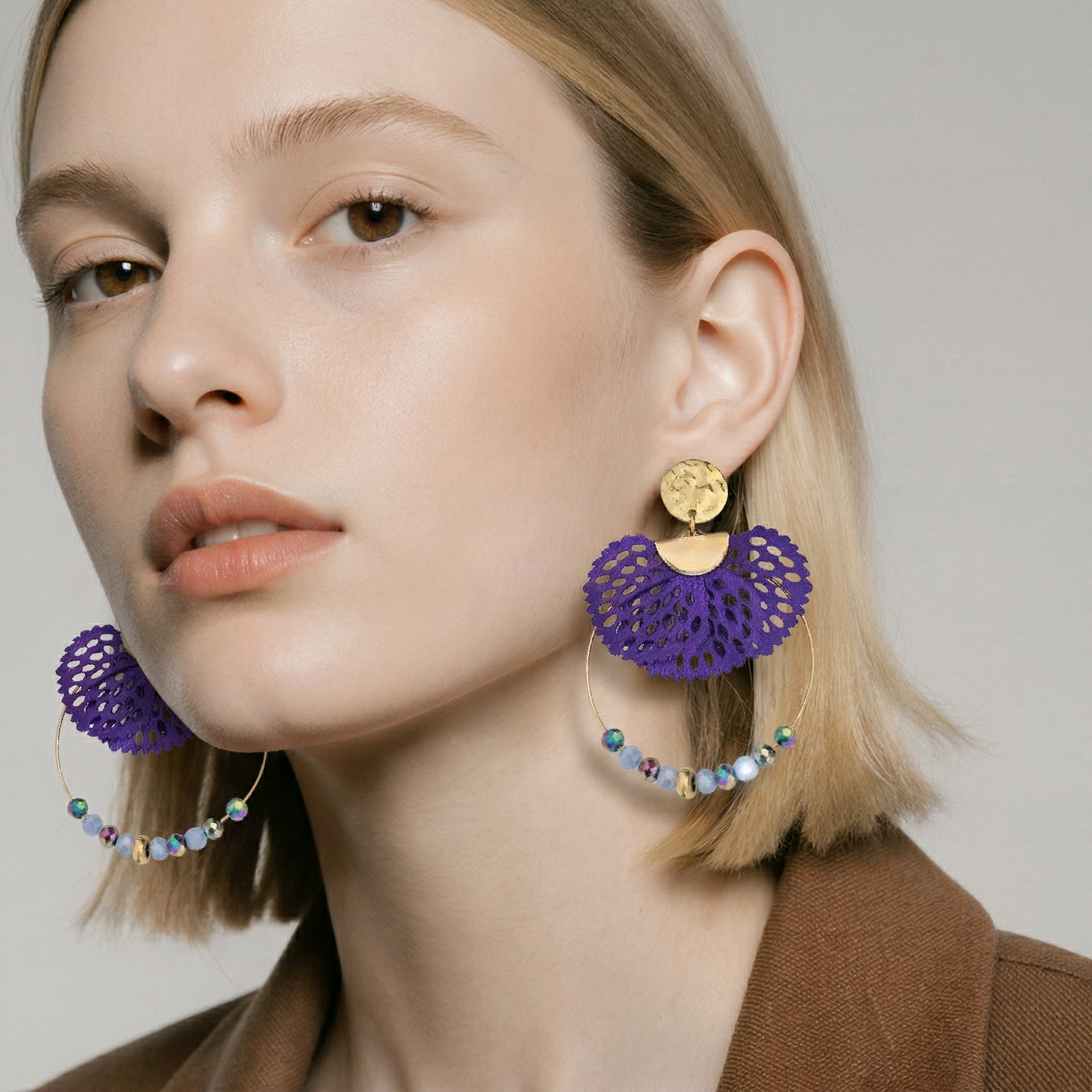 Boucles d'oreilles Nina en perles de verre violet (1)