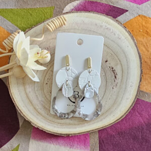 Boucles d'oreilles Stella en cuir gris blanc (1)
