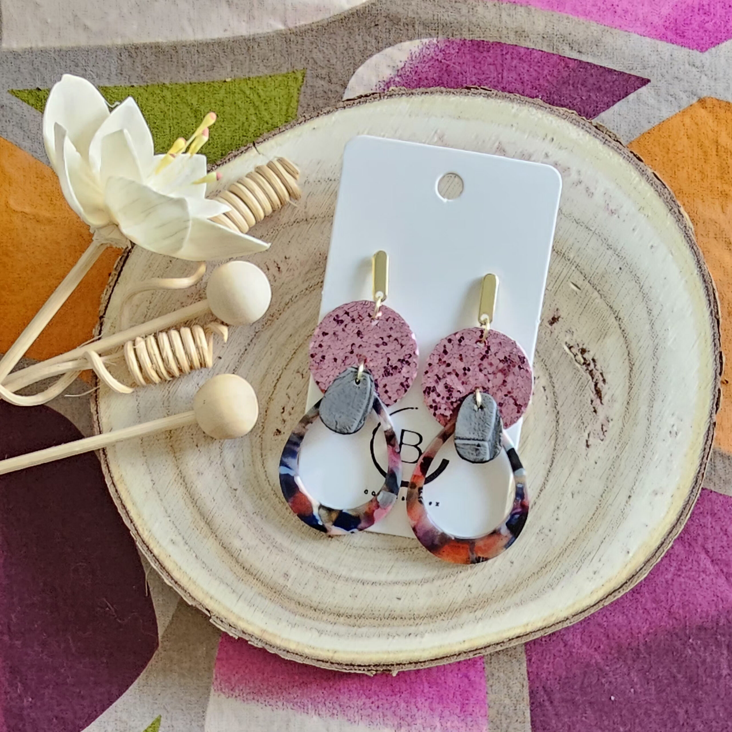 Boucles d'oreilles Stella en cuir rose multicolore (1)