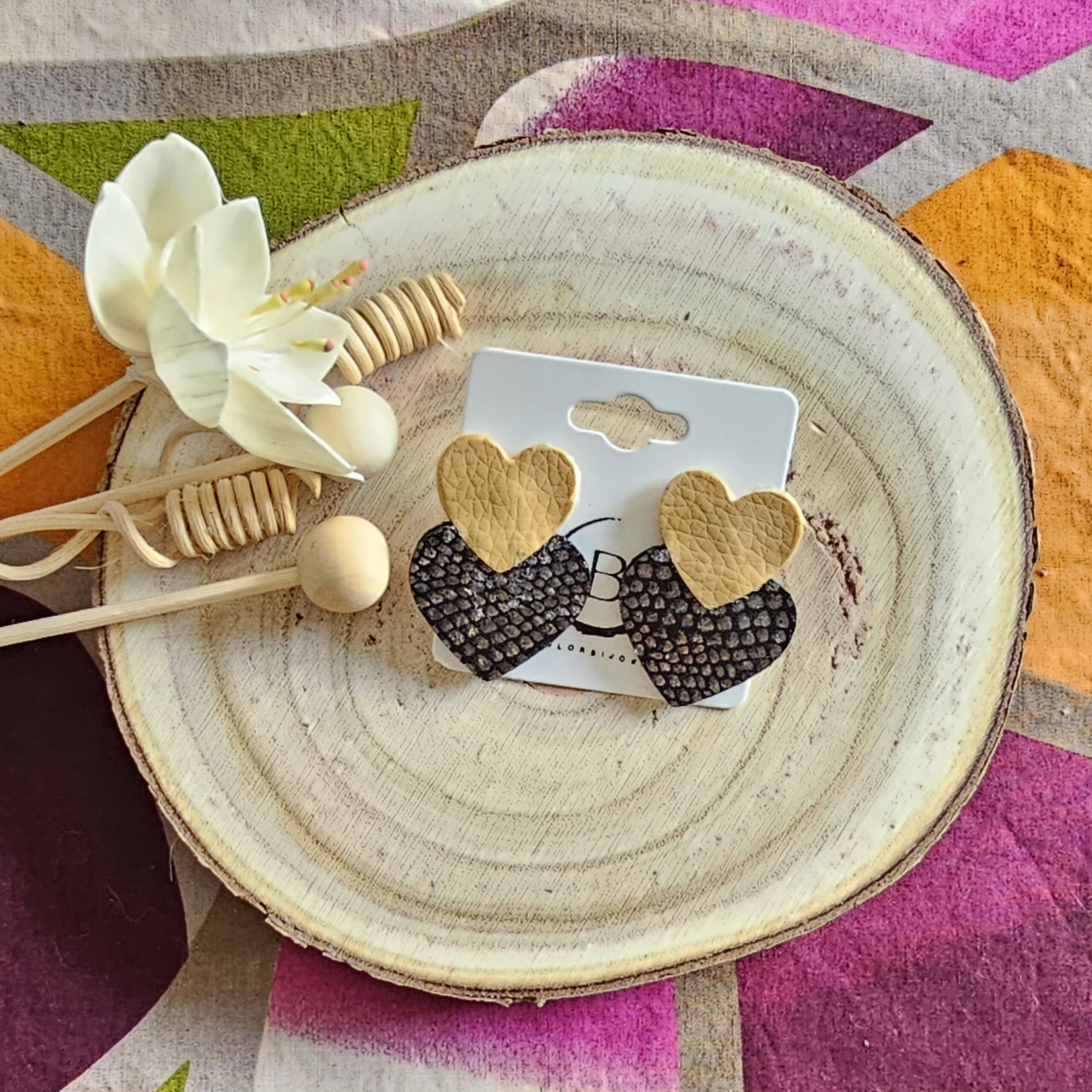 Boucles d'oreilles Venise en cuir beige noir (1)