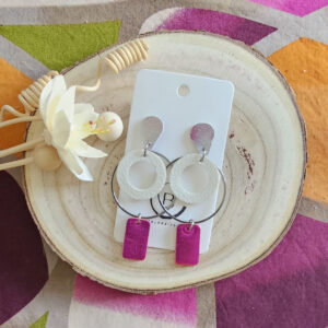 Boucles d'oreilles Zoé en cuir fuchsia blanc (1)