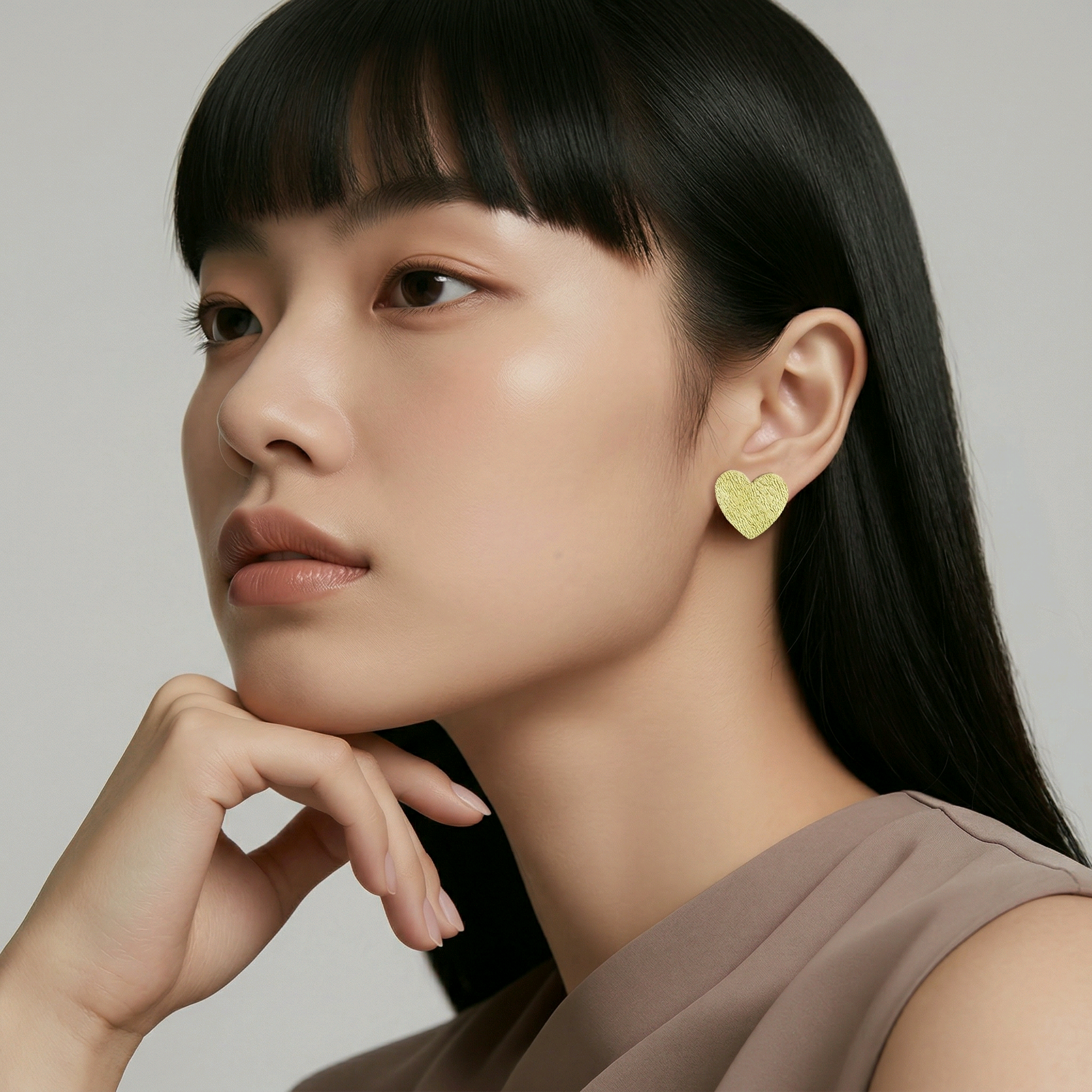 Boucles d'oreilles petit coeurs en cuir jaune (1)