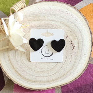 Boucles d'oreilles petit coeurs en cuir noir (1)