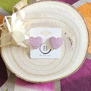 Boucles d'oreilles petit coeurs en cuir rose pastel (2)