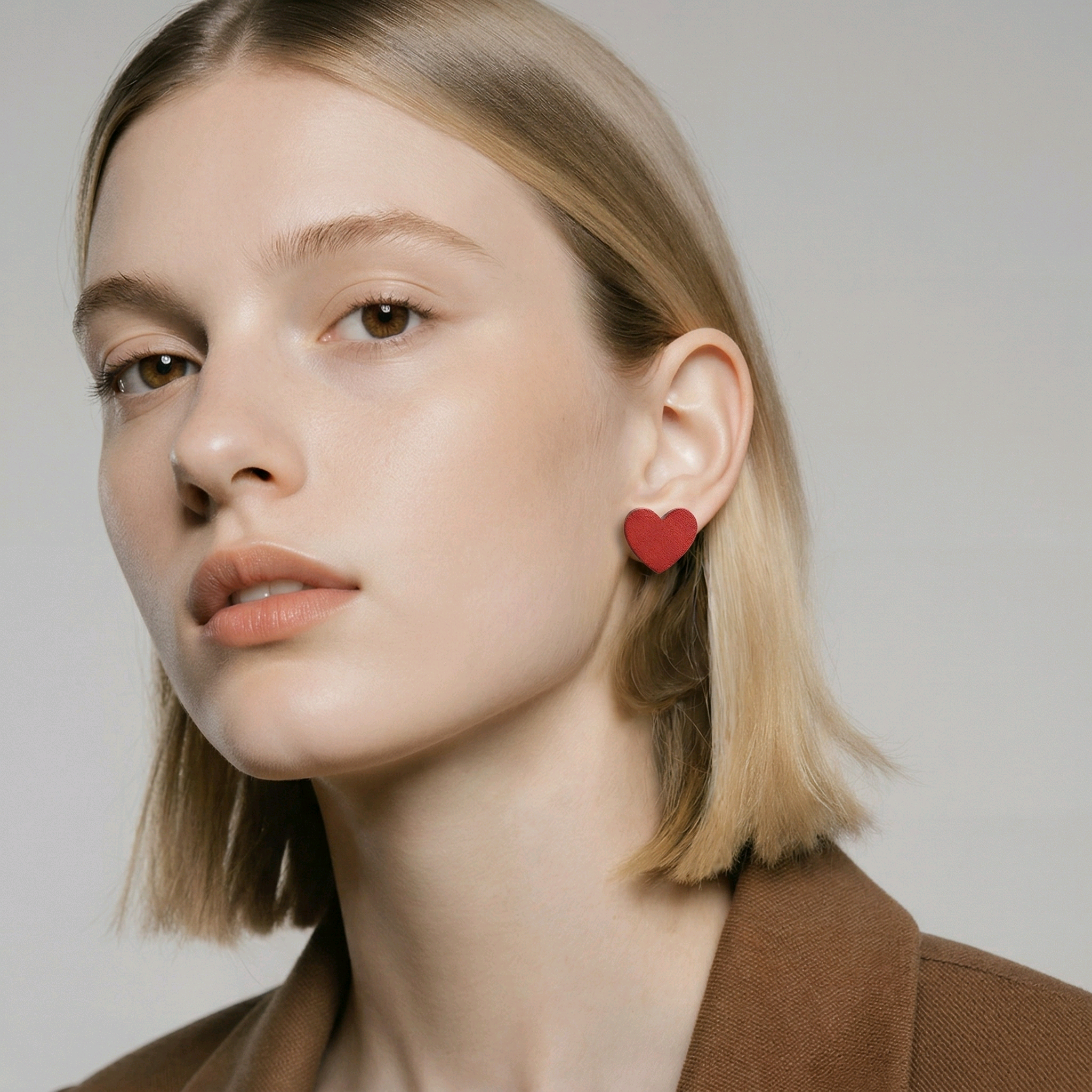 Boucles d'oreilles petit coeurs en cuir rouge (1)
