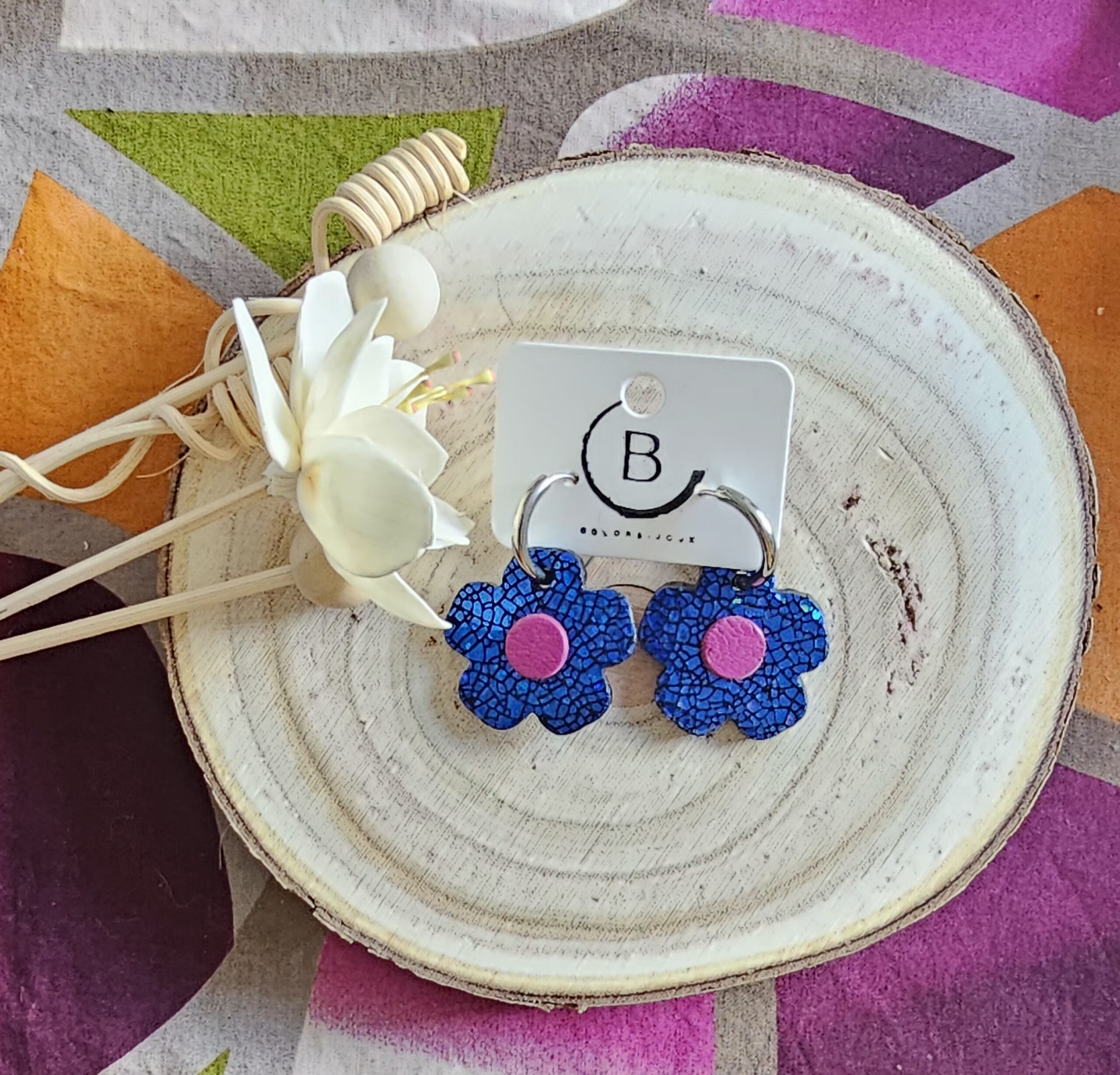 Créoles Fleur en cuir bleu fuchsia (1)