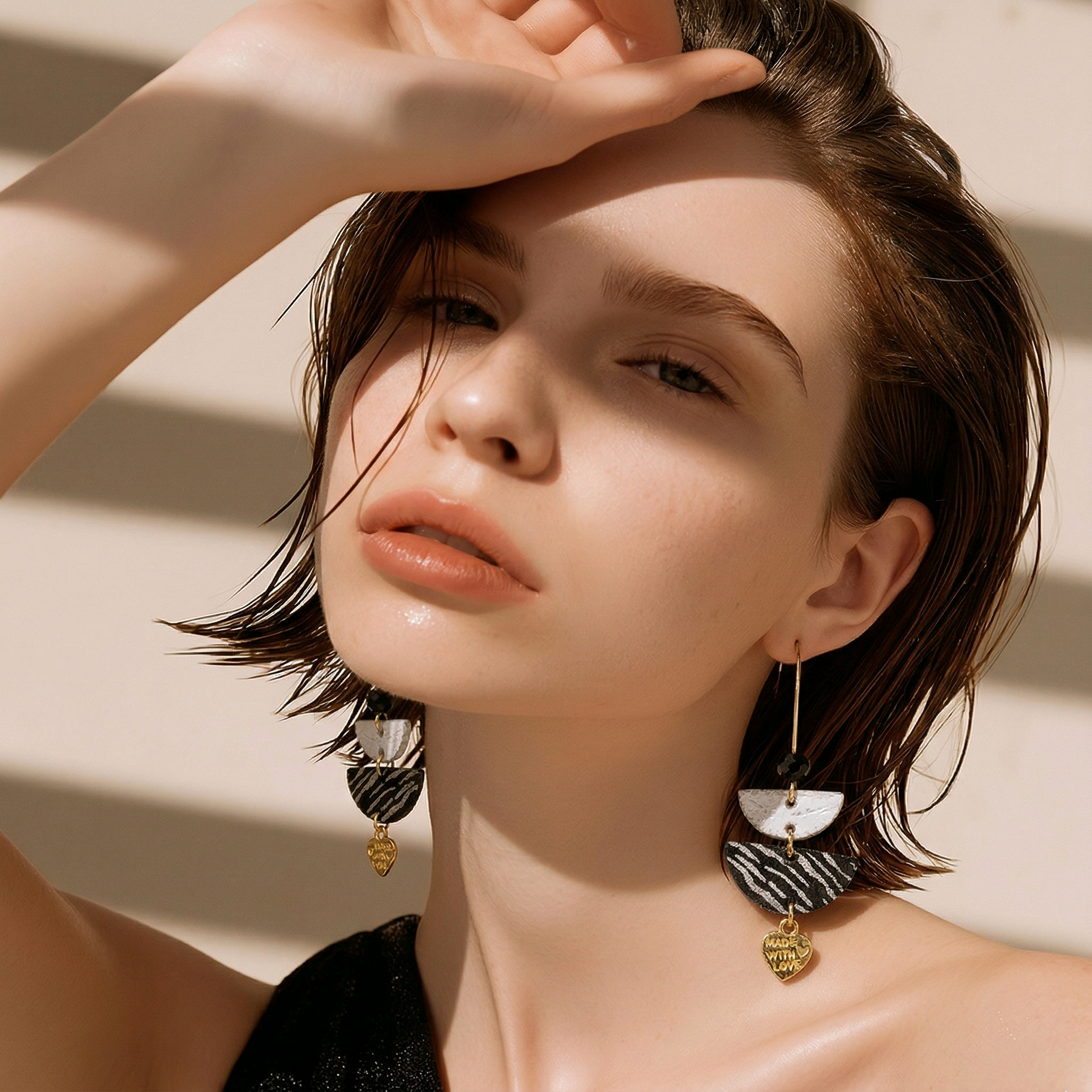 boucles d'oreilles Lola en cuir argent noir (1)