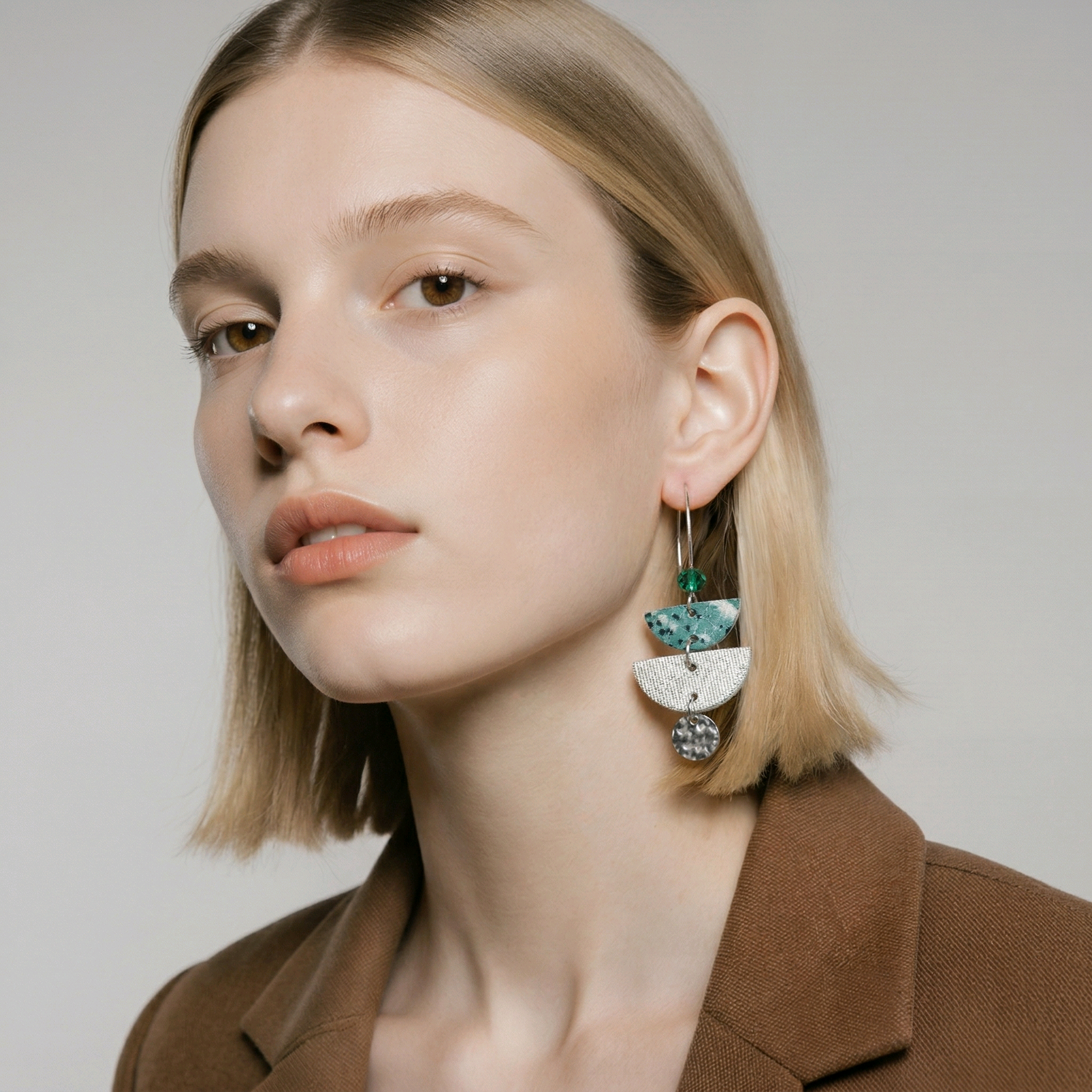 boucles d'oreilles Lola en cuir vert argent (1)