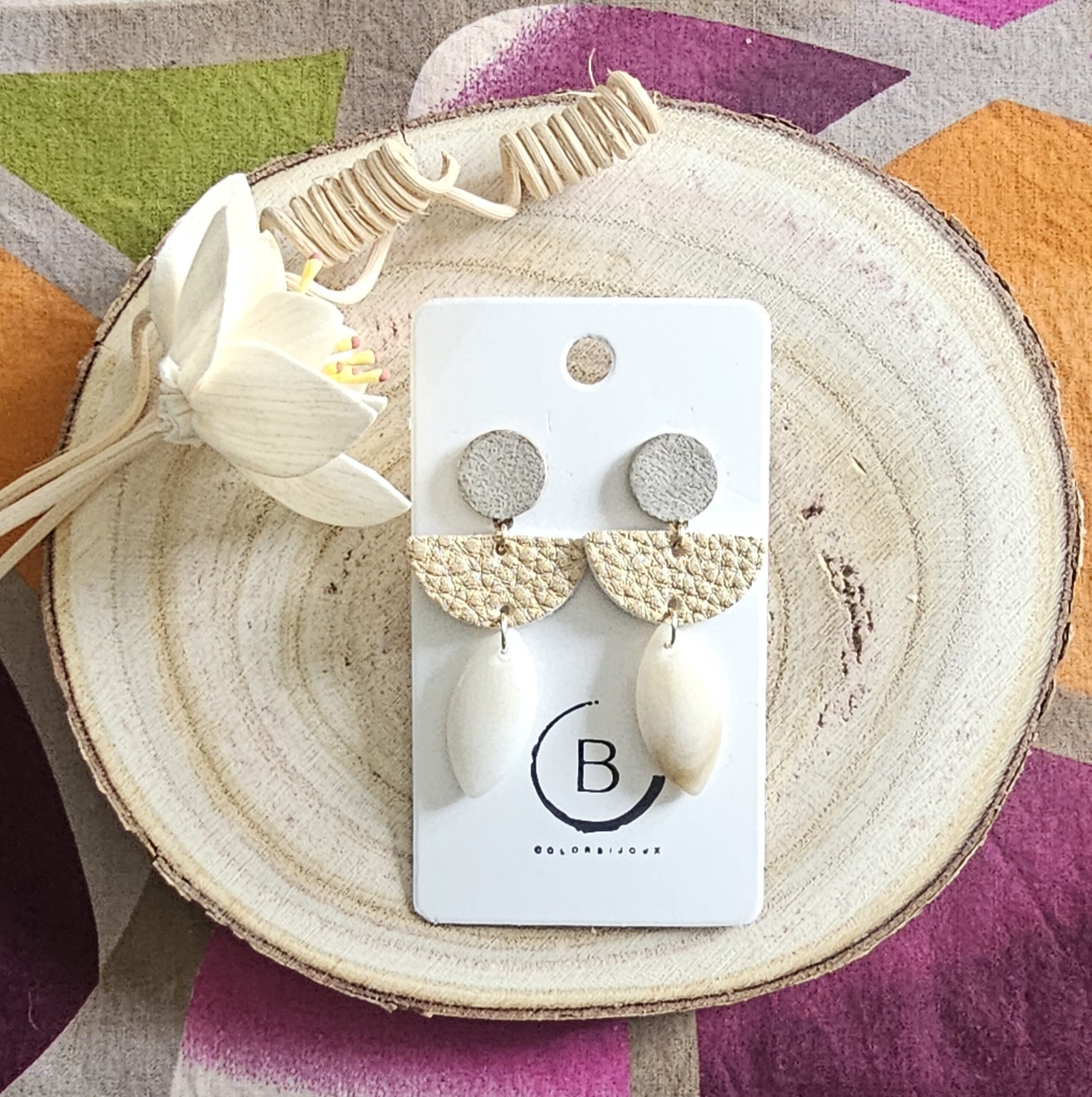 Boucles d'oreilles Gipsy en cuir résine beige (1)