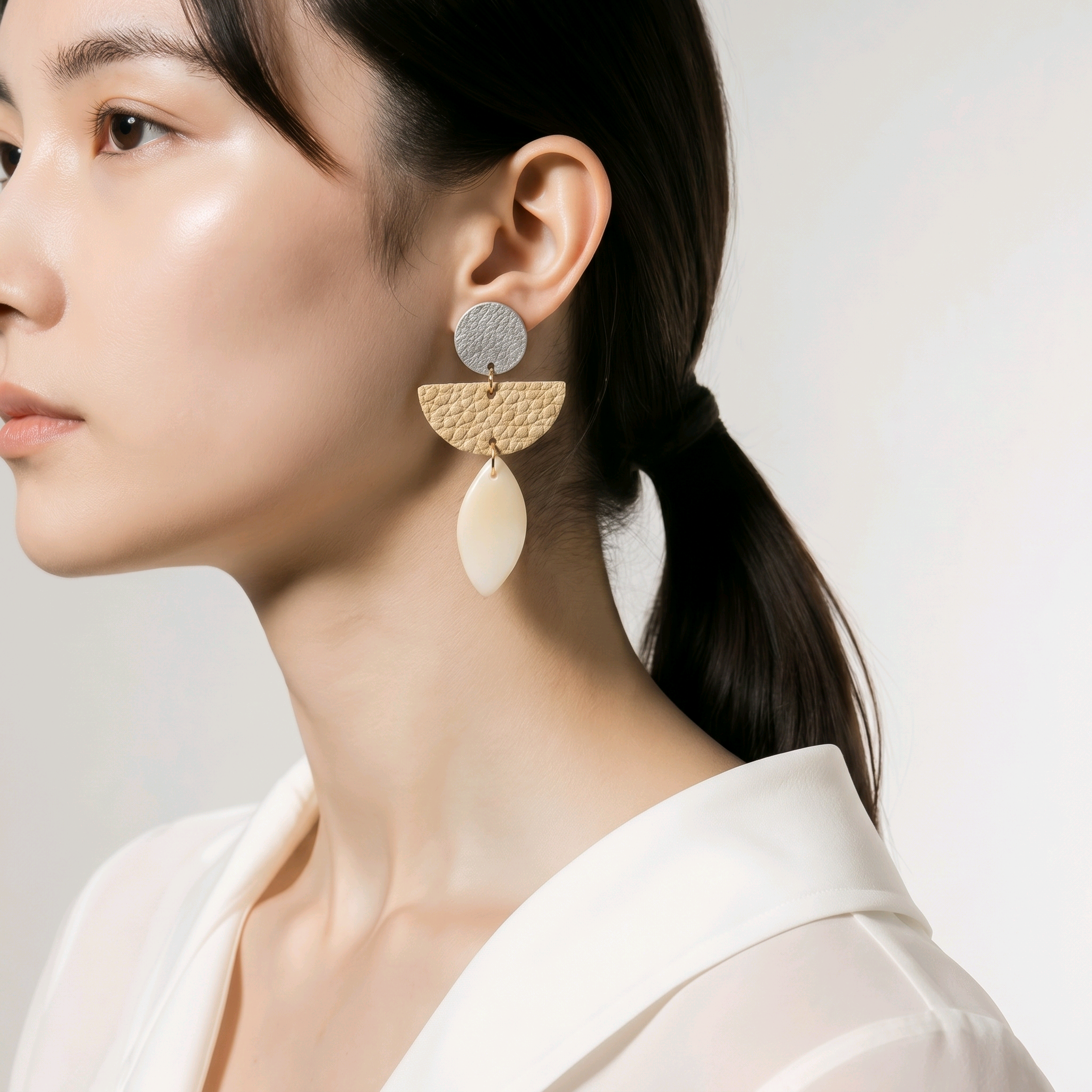 Boucles d'oreilles Gipsy en cuir résine beige (1)