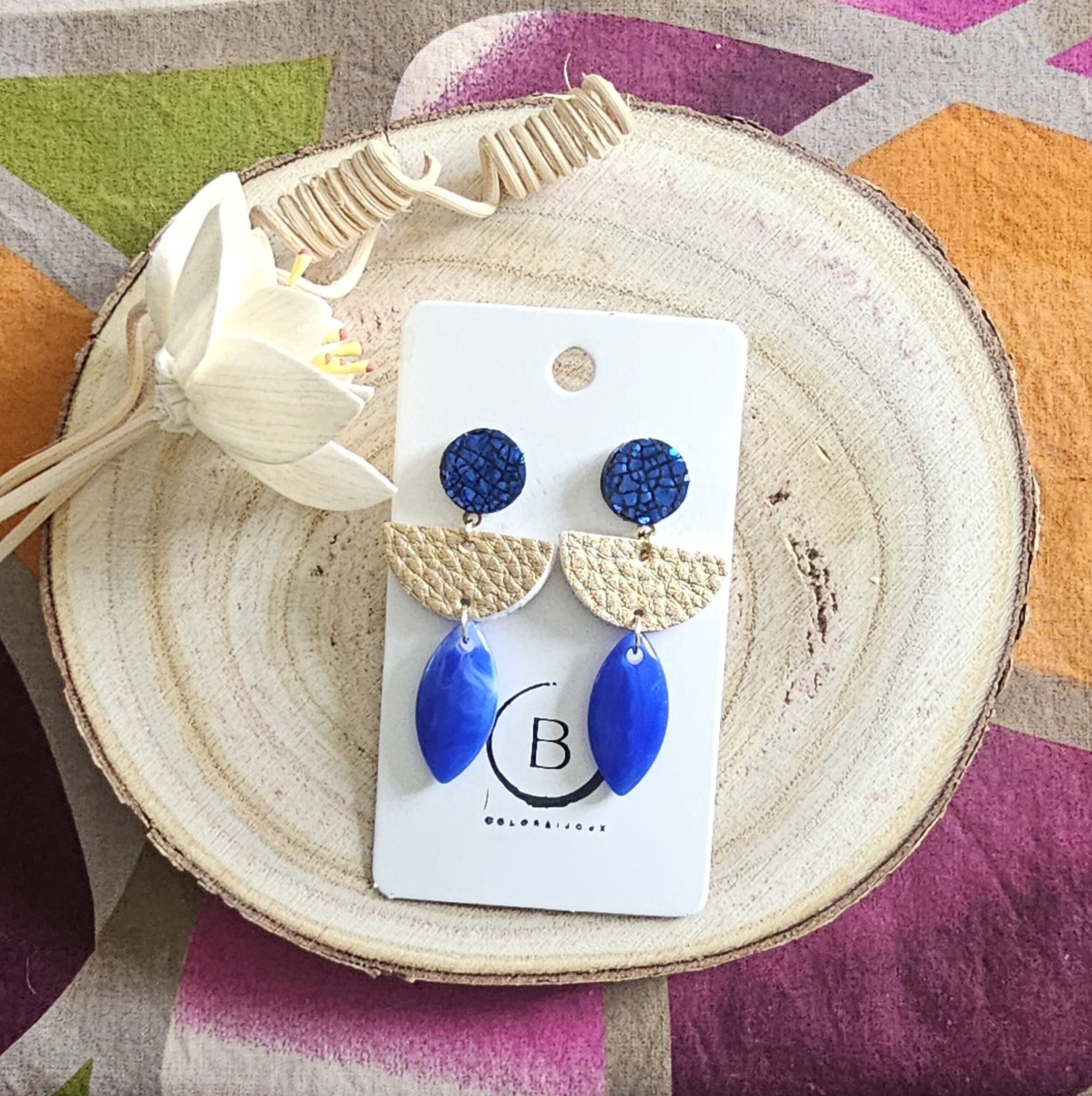 Boucles d'oreilles Gipsy en cuir résine bleu (1)