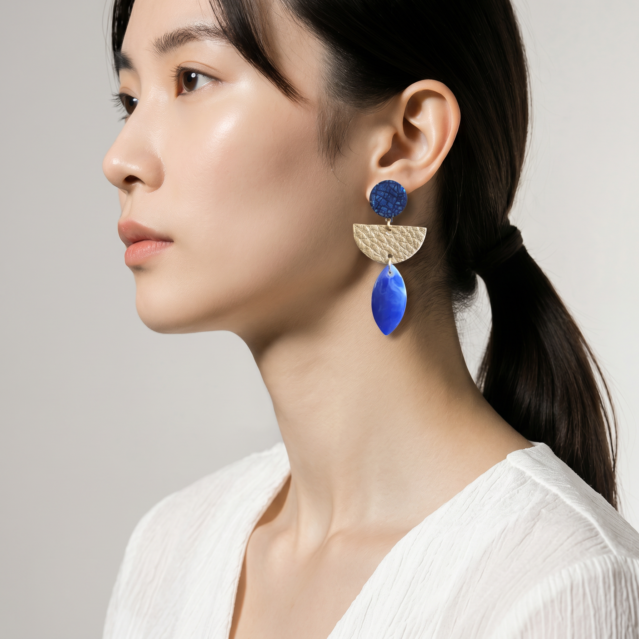 Boucles d'oreilles Gipsy en cuir résine bleu (1)